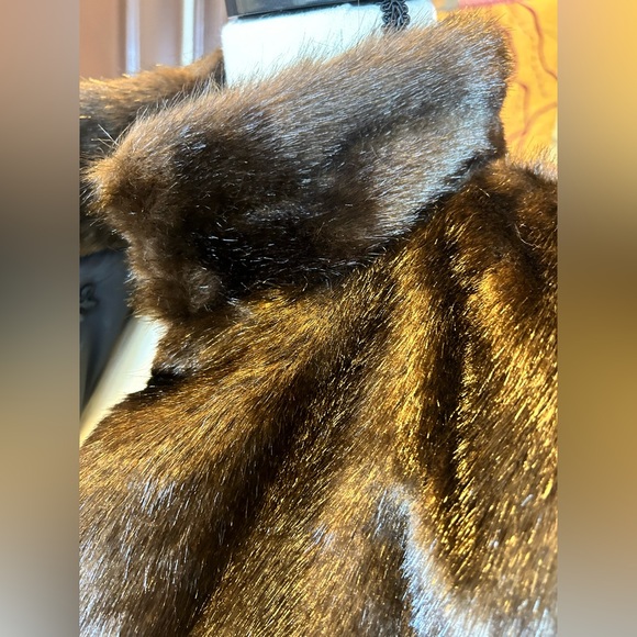 Jones New YORK, Beautiful faux fur vest jacket is dark - Picture 4 of 11